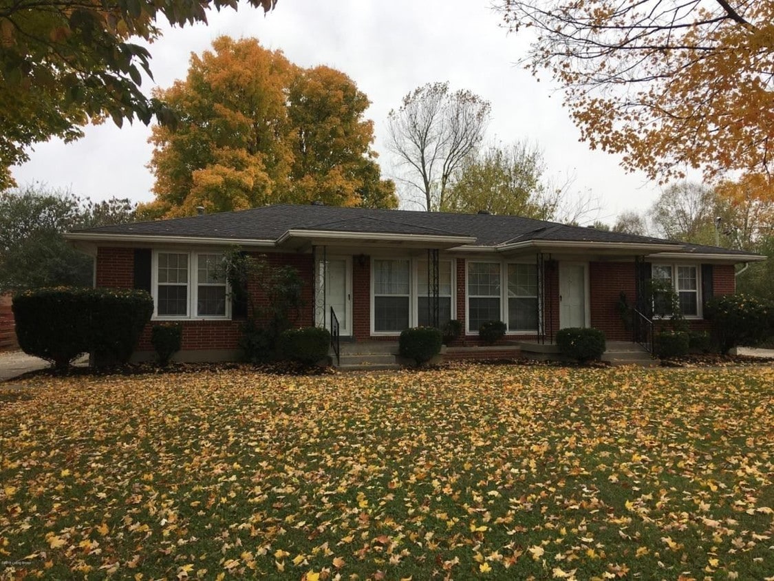 10400 Deering Rd, Louisville, KY 40272 Condo for Rent in Louisville