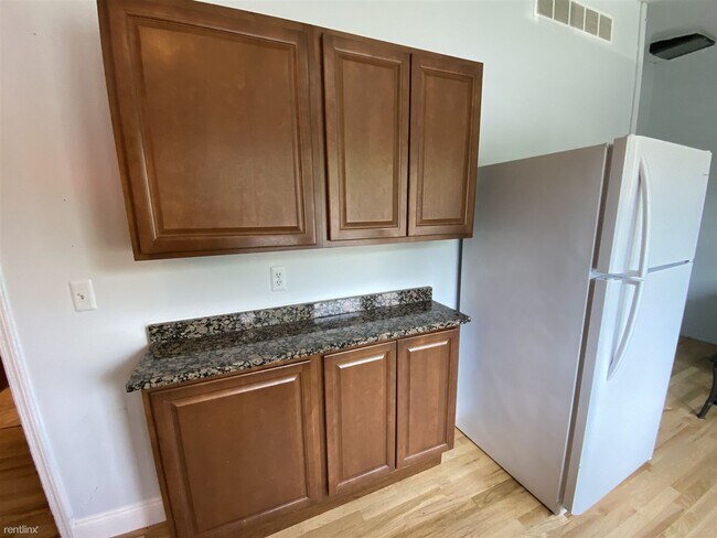Foto del edificio - 5 br, 2 bath House - 510 Lawrence St Apt 5