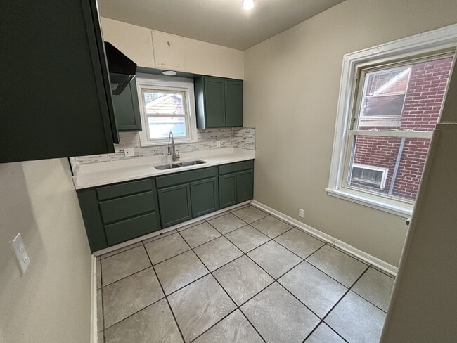 Building Photo - Charming 4-bed Home in Gary