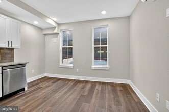 Building Photo - 1924 N Front St