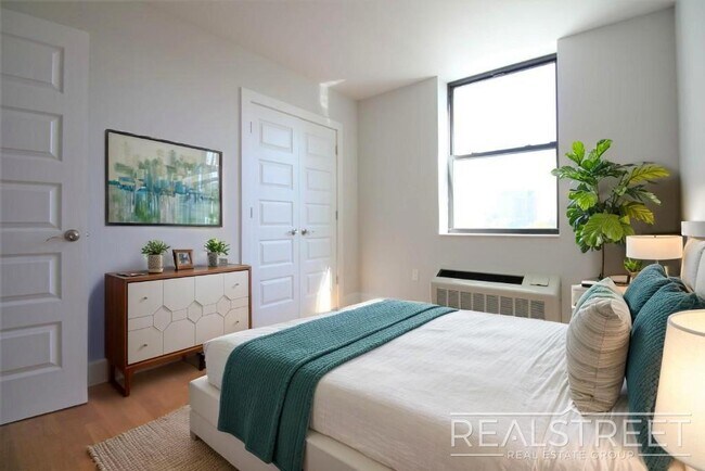 Foto del edificio - LUXURY 3 BR in Queens!