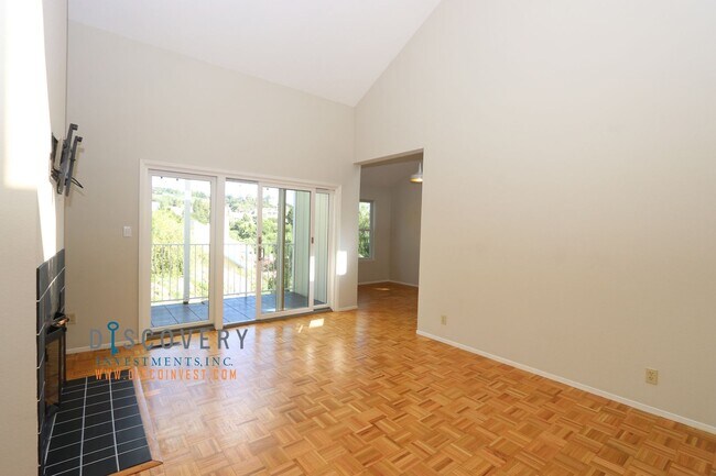 Foto del edificio - Updated Two Bedroom Townhome