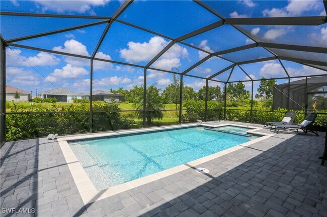 Foto del edificio - 2155 Hamlin St