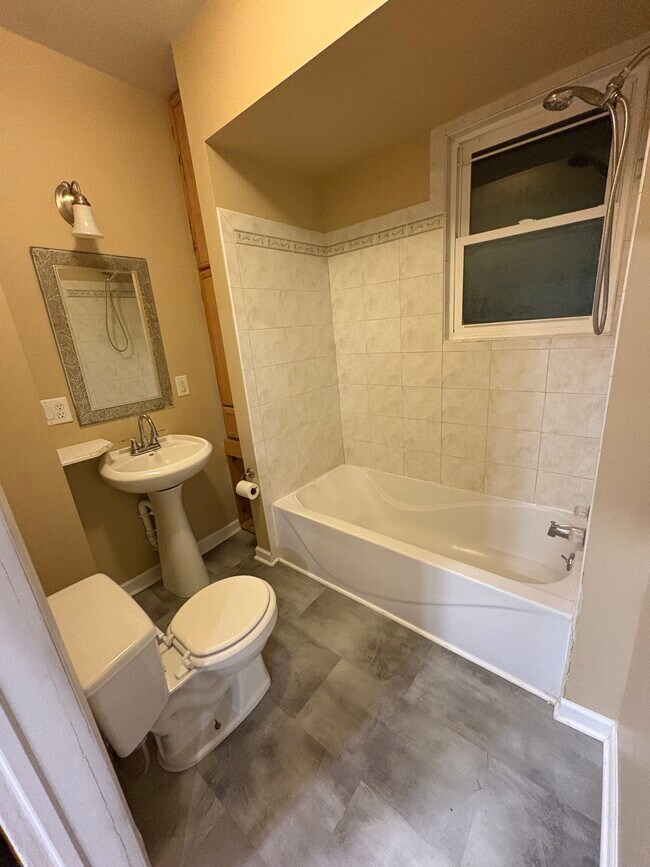 Foto del edificio - 329 E Marquette St