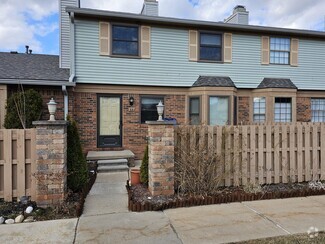 Building Photo - 2011 Vine Way Dr