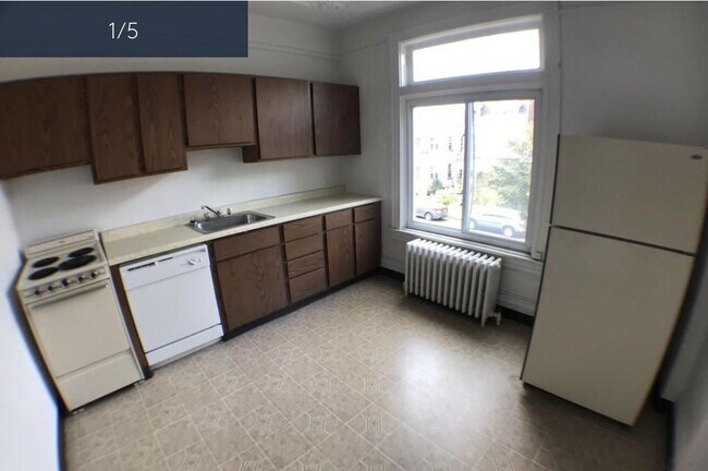 Kitchen - 5738 Howe St