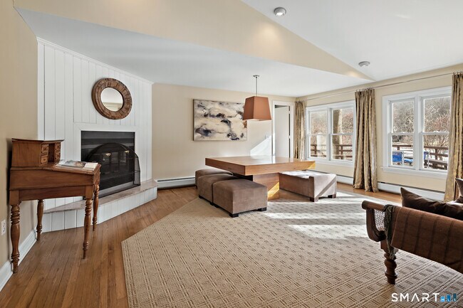 Building Photo - 6 Old Orchard Dr