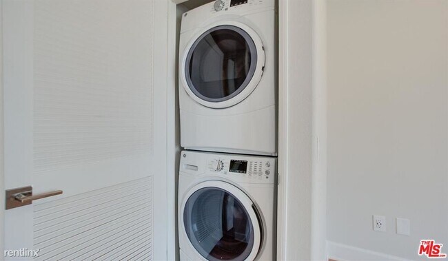 Foto del edificio - 2 br, 2 bath Condo - 5553 W 6th St Apt 2312
