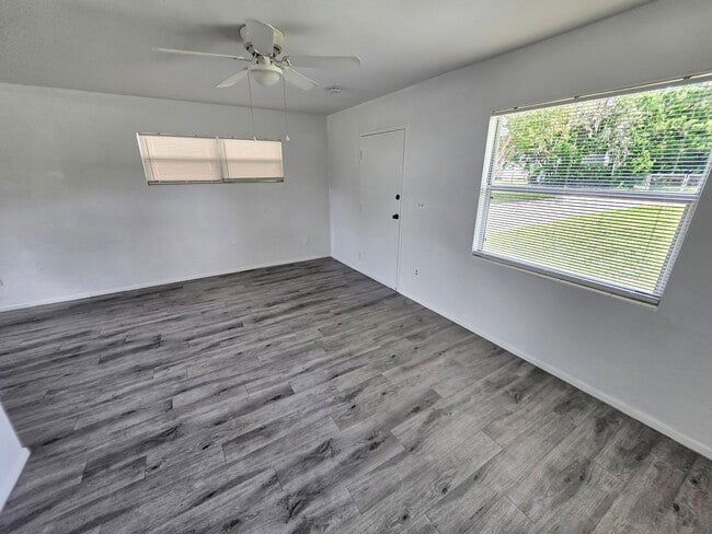 Building Photo - 185 E Lake Mary Ave
