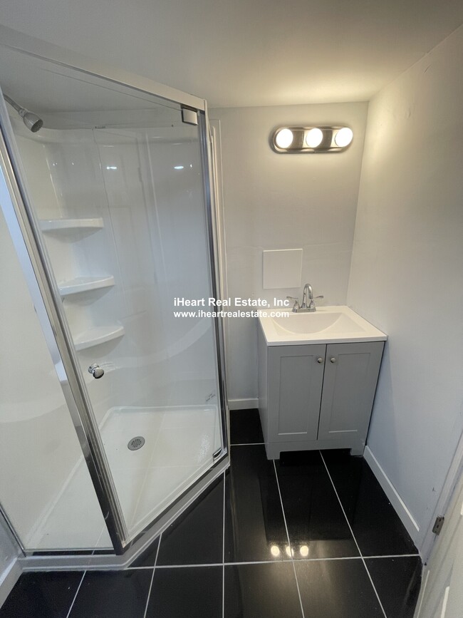 Foto del edificio - 474 E 7th St