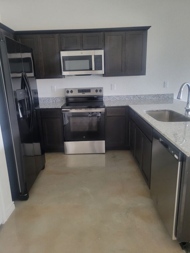 Building Photo - 3 Bedroom Duplex in Copperas Cove