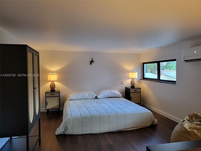 Foto del edificio - 5866 SW 60th St