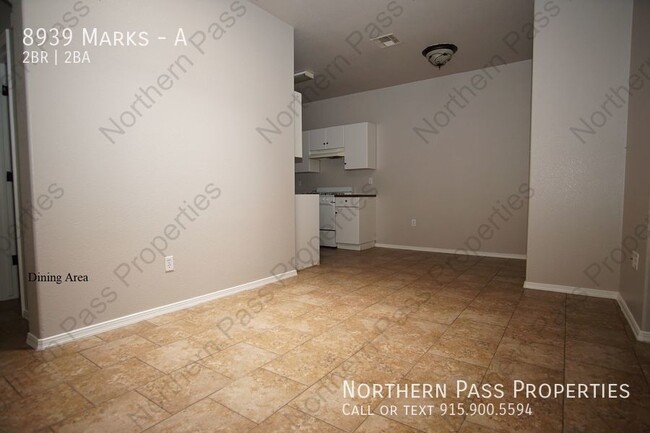 Building Photo - Charming 2 BDR Northeast Duplex!