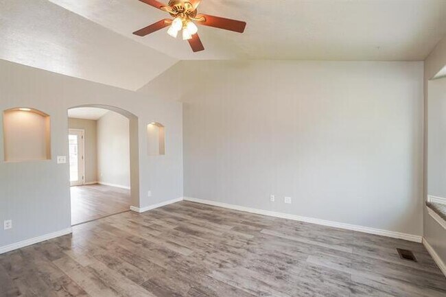Foto del edificio - 1026 N Gramercy Ave, Ogden, UT, 84404