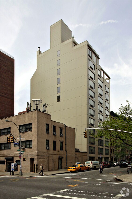 Primary Photo - 242 E 25th St