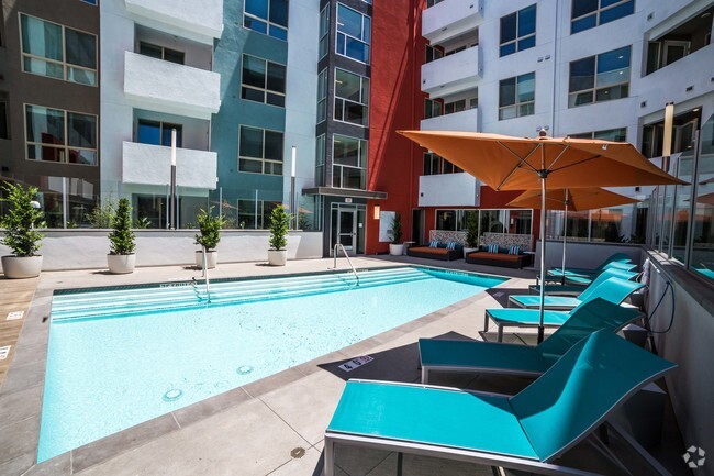 Little Tokyo Apartments for Rent with High Ceilings - Los Angeles, CA ...