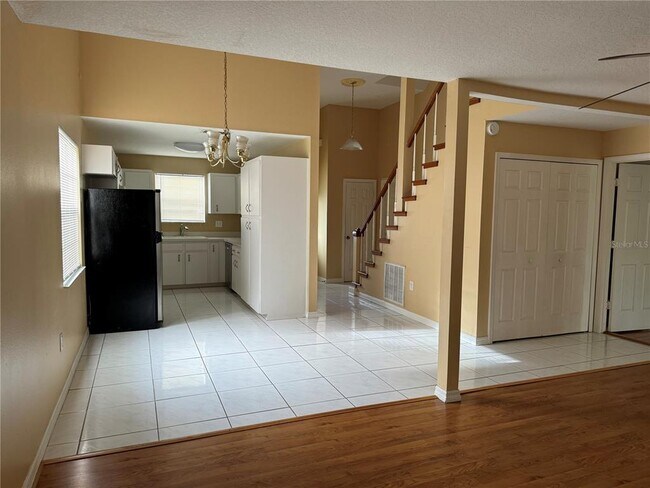 Foto del edificio - 606 Mountain Lake Pl