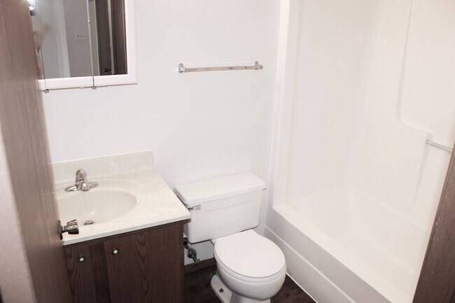 Foto del edificio - 520 N Oak St