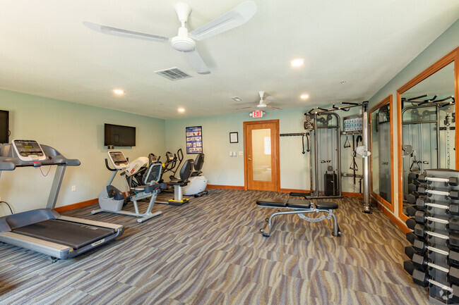 Sala de entrenamiento - Wildwood Highlands Apartments & Townhomes 55+