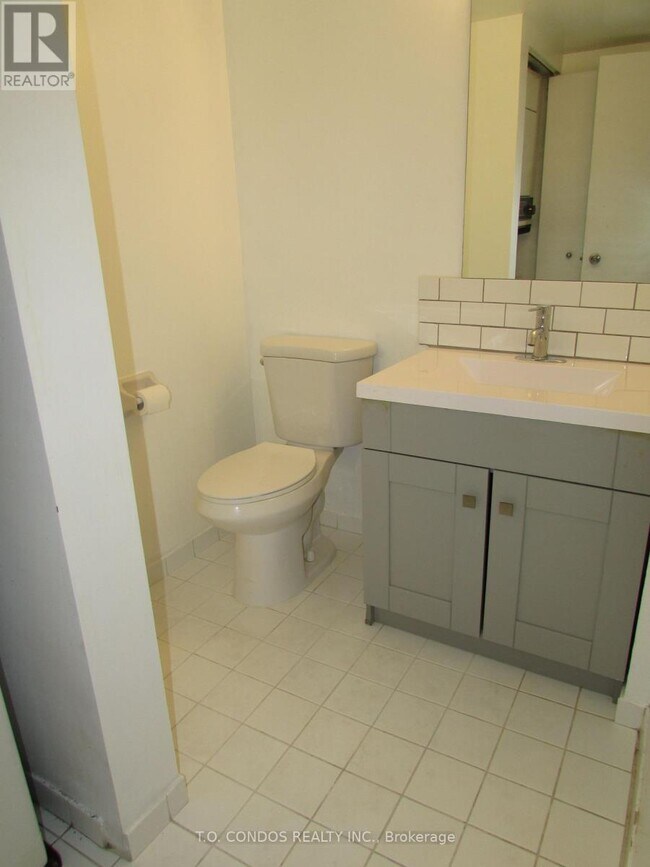 Building Photo - 1001 Bay St.