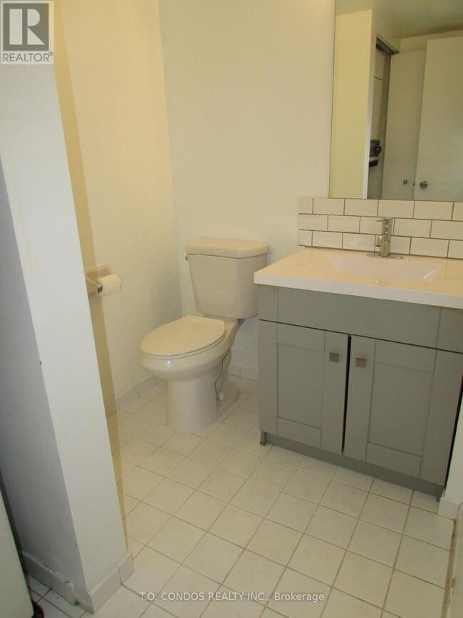 Photo du bâtiment - 1001 Bay St.