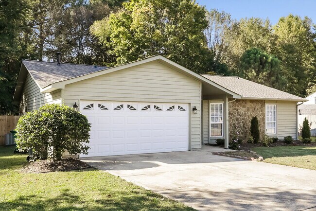 Building Photo - 6502 Woodthrush Dr