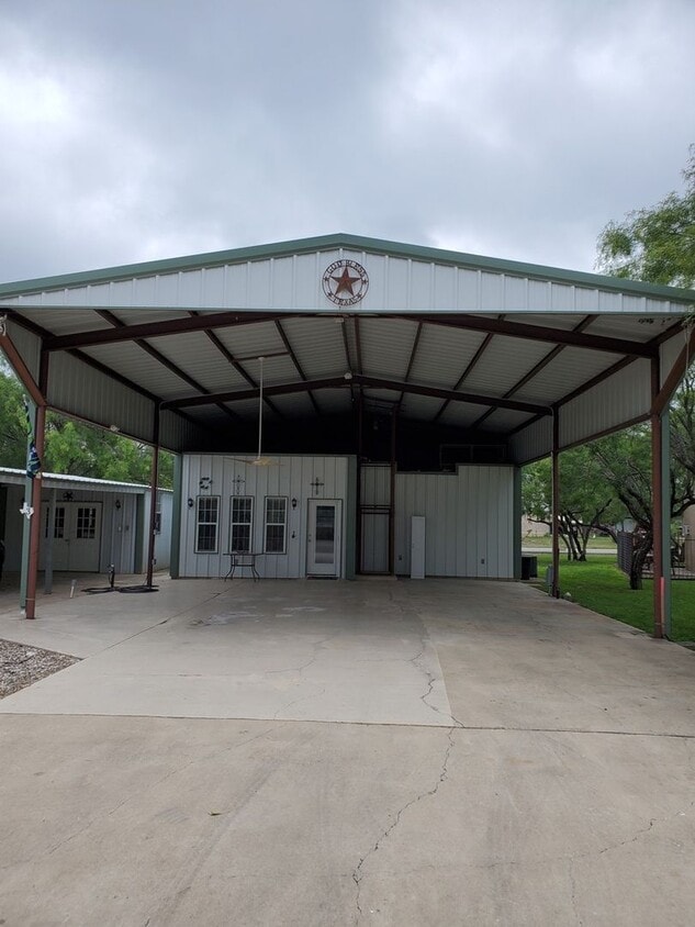 Primary Photo - 25 Cenizo Cir