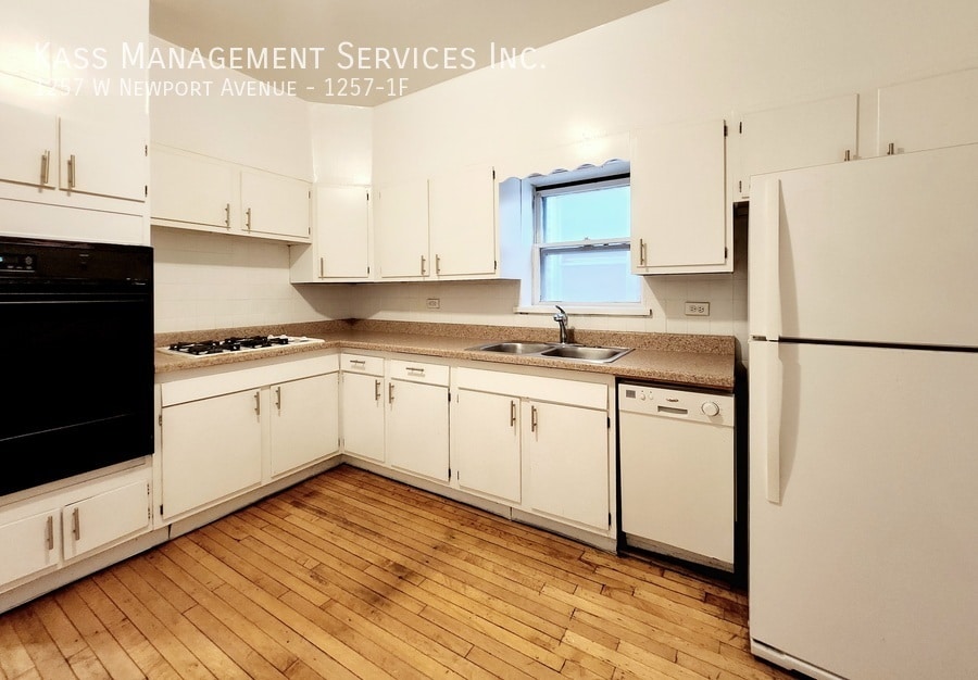 Primary Photo - Lakeview/Southport Corridor 2-Story 3 Bed ...
