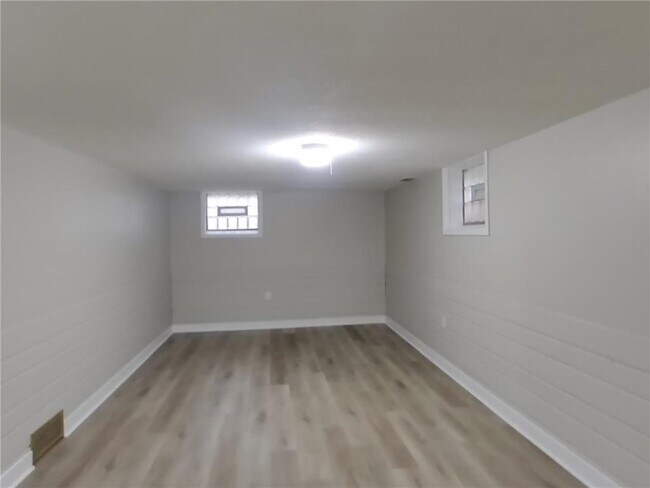 Foto del edificio - 741 68th Ave NE