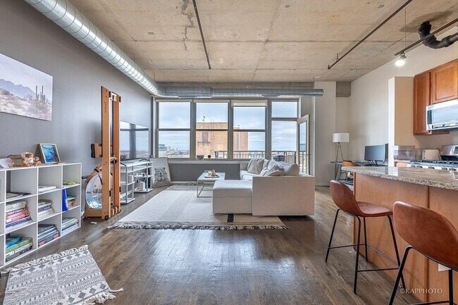Building Photo - 6 S Laflin St