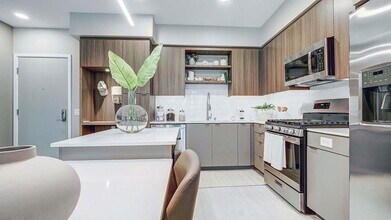 Building Photo - Griffis Platinum Triangle
