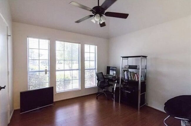 Building Photo - 2502 Chesapeake Ct