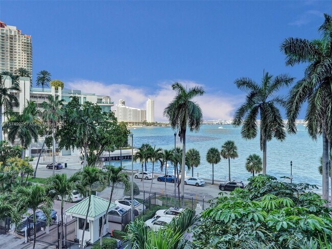Foto del edificio - 1408 Brickell Bay Dr