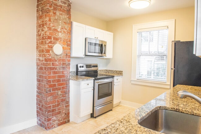 Building Photo - Renovated 1 bedroom apartment