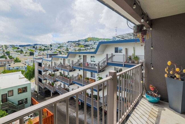 Building Photo - 4096 17th St