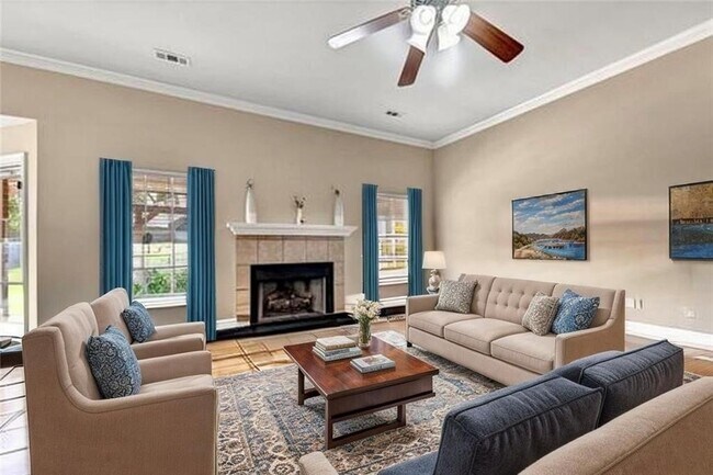 Building Photo - 2046 Pine Woods Rd