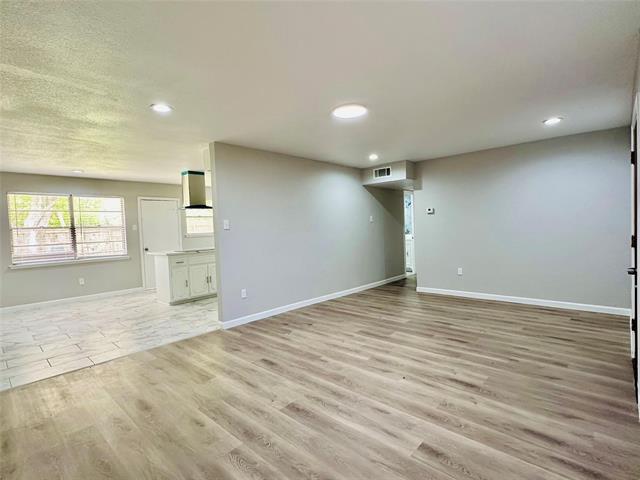 Foto del edificio - 2713 Rosewood Dr
