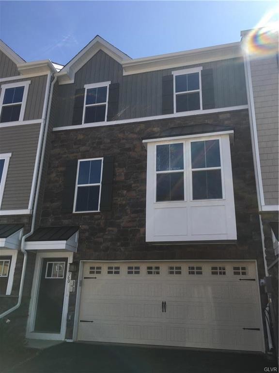 Building Photo - 2360 Raya Way