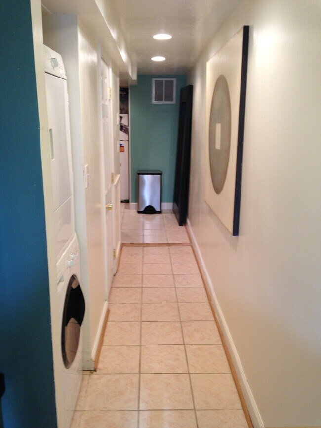 W/D_Bath_Hall to Kit - 1027 4th St NE