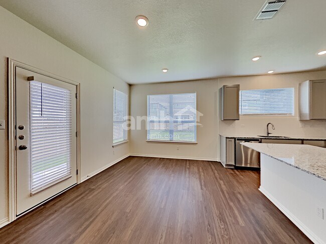 Foto del edificio - 2717 Lillybrook Ln
