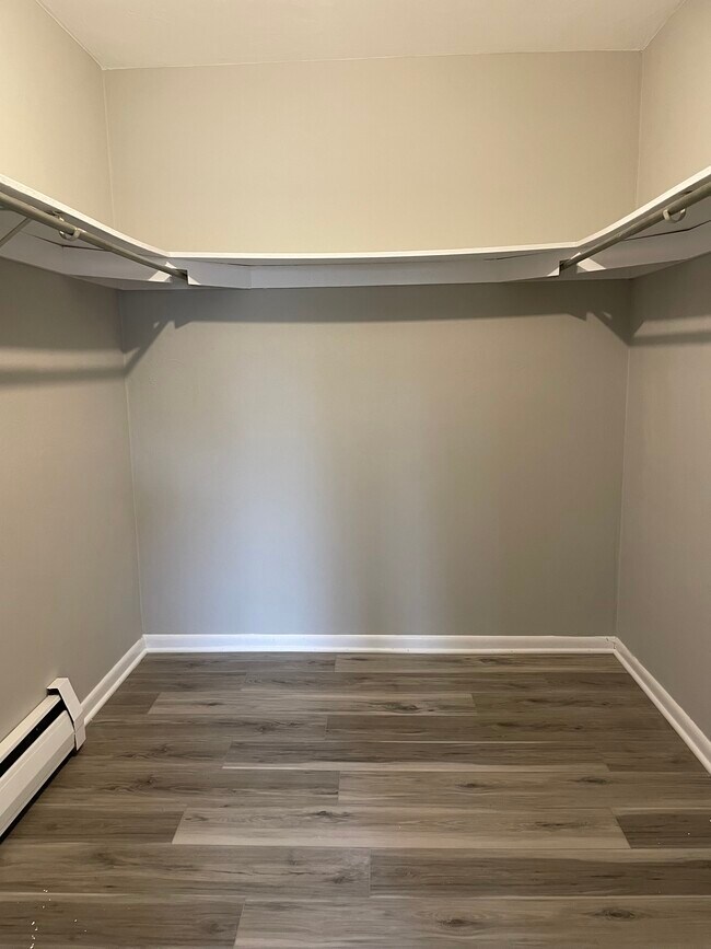 Closet - 21 Dougherty Blvd