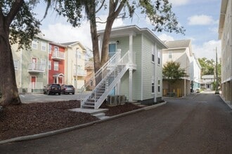 Building Photo - 1121 SW 5th Ave