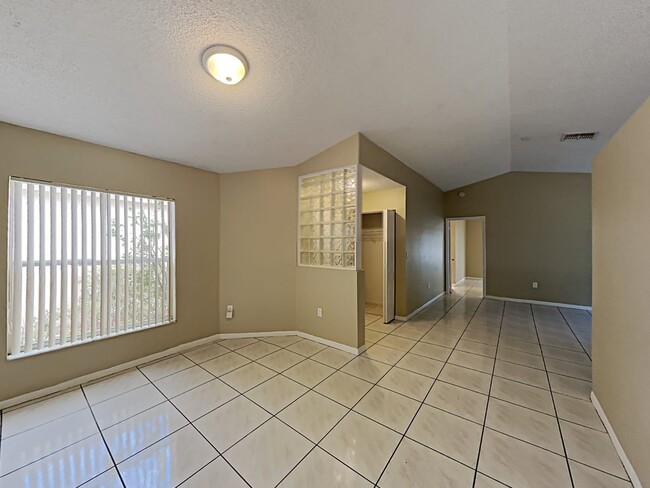 Building Photo - 7215 SW 42nd Ct