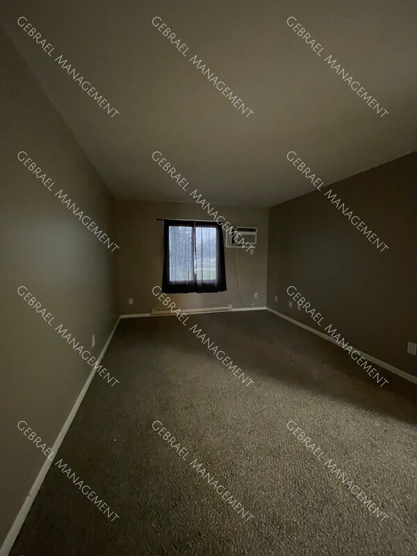 Building Photo - 9247 N Saginaw Rd