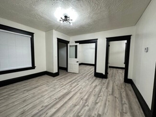 Foto del edificio - 633 W Chambers St