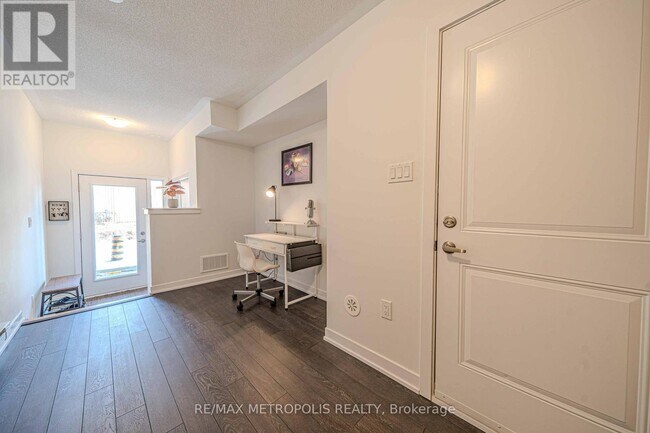 Photo du bâtiment - 1865 Pickering Pkwy