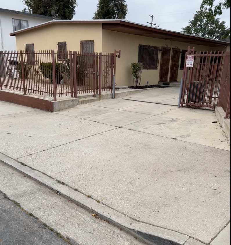 Primary Photo - 1116 W 102nd St