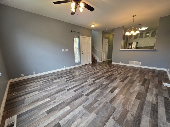 Foto del edificio - Stunning 4 Bed 3 Bath Home Near Stetson Hi...