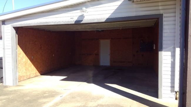 Building Photo - 723 S 33rd St