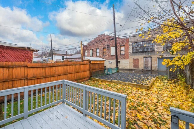Building Photo - A 4 BEDROOM GEM WITH A PRIVATE PARKING PAD...